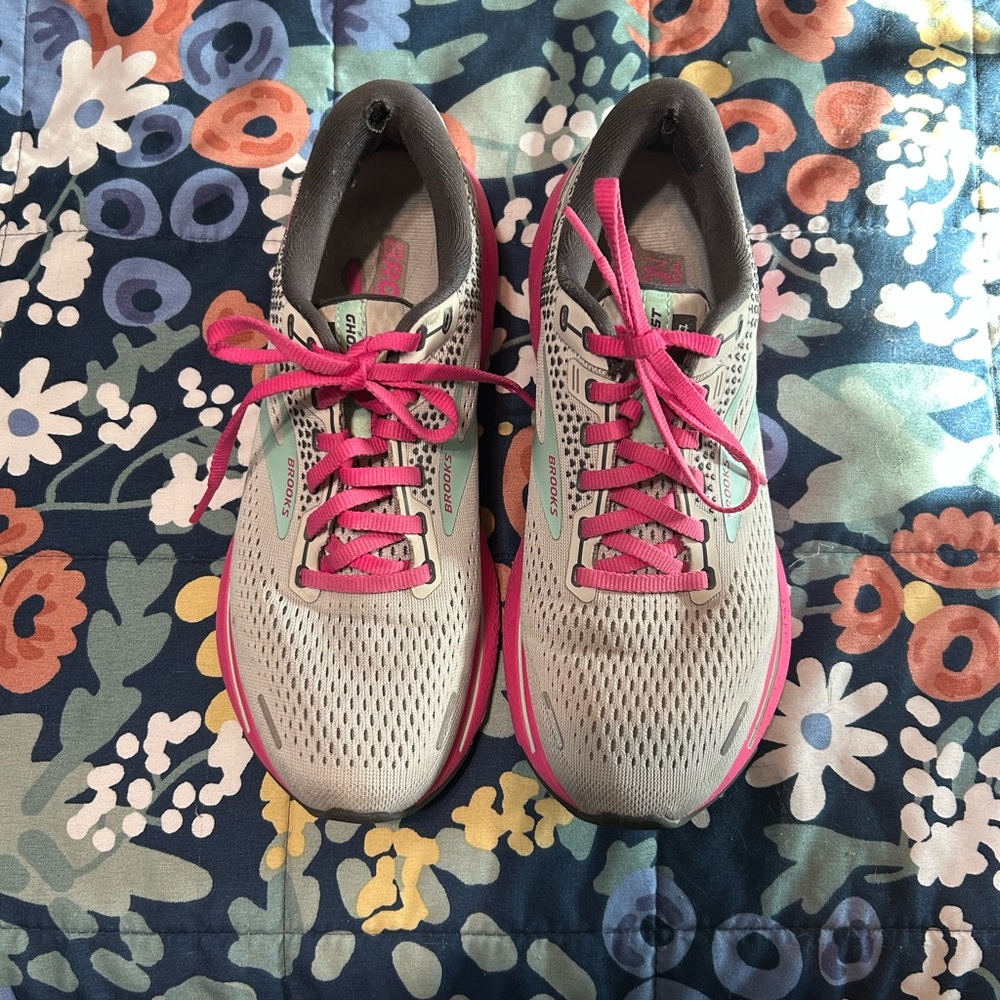 Brooks Women's Light Gray and Hot Pink Running Sneakers